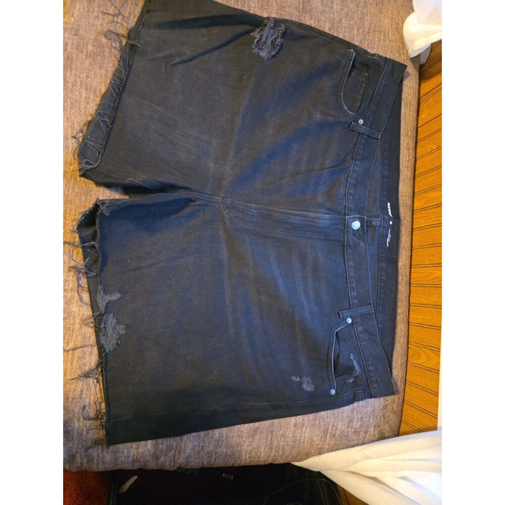 Old Navy Size 28 Womans Shorts